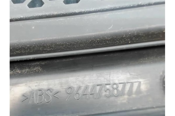 Recambio de rejilla capo para peugeot partner combispace (5f) 2.0 hdi referencia OEM IAM 9644758777  