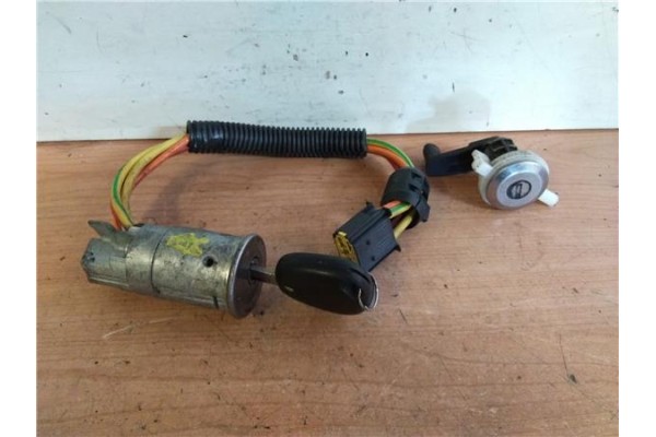 Recambio de llave para renault scenic i (ja...) 1.9 dci rxe referencia OEM IAM    Recambio de llave para renault scenic i (ja...) 1.9 dci rxe referencia OEM IAM