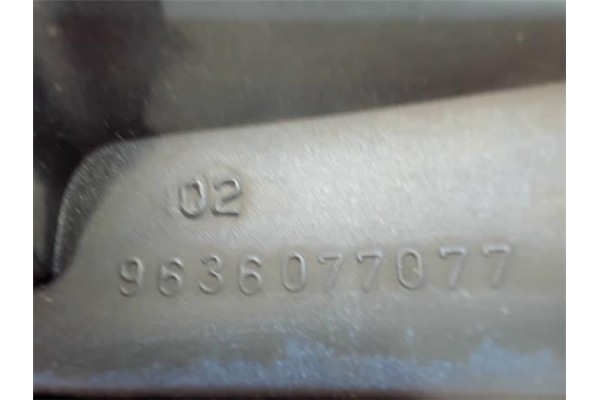 Recambio de moldura porton trasero para citroen xsara berlina 2.0 hdi 109 referencia OEM IAM 9636077077  
