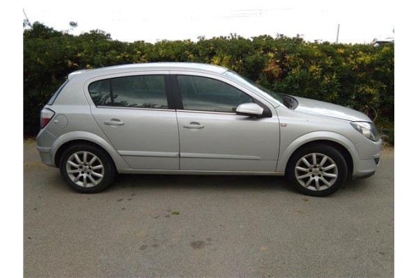 opel astra h berlina del año 2005