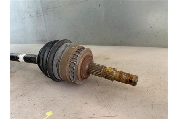 Recambio de palier delantero derecho para opel meriva 1.3 cdti referencia OEM IAM 374512  
