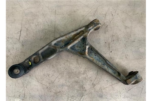 Recambio de brazo inferior delantero izquierdo para peugeot 205 berlina 1.9 gti referencia OEM IAM 352054  