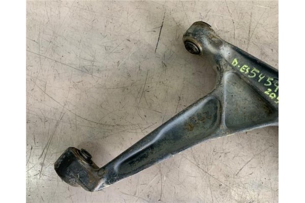 Recambio de brazo inferior delantero izquierdo para peugeot 205 berlina 1.9 gti referencia OEM IAM 352054  