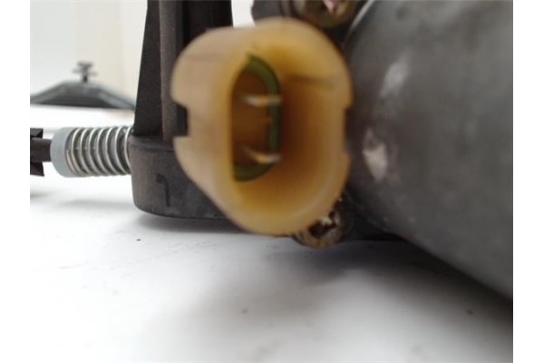 Recambio de mecanismo elevalunas delantero derecho para renault clio ii (xbo) 1.4 75cv referencia OEM IAM 77008422  