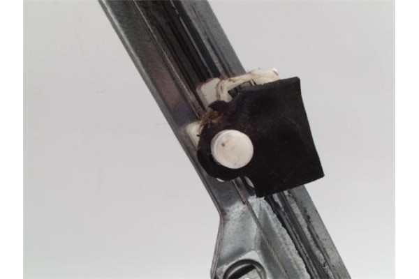 Recambio de mecanismo elevalunas delantero izquierdo para renault clio ii (xbo) 1.4 75cv referencia OEM IAM 77008422  