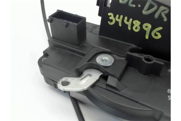 Recambio de cierre electromagnetico delantero derecho para opel vivaro 1.9 dti referencia OEM IAM 8200042171 91166234 