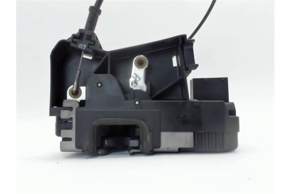 Recambio de cierre electromagnetico delantero derecho para opel vivaro 1.9 dti referencia OEM IAM 8200042171 91166234 