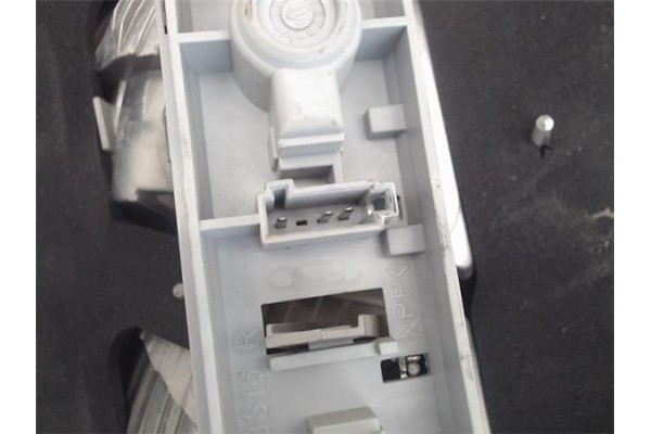 Recambio de piloto porton trasero derecho para saab 9-5 berlina referencia OEM IAM   