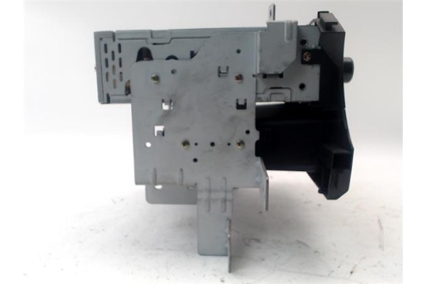 Recambio de radio / cd para ssangyong actyon 2.0 200 xdi referencia OEM IAM 8910009101HCH MCD6000CE2 