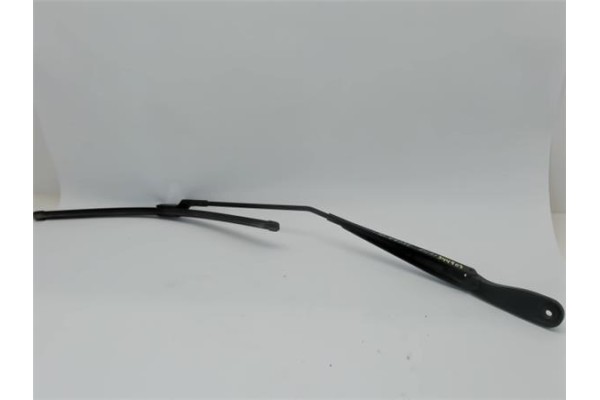 Recambio de brazo limpiaparabrisas delantero derecho para volvo c30 2.0 d referencia OEM IAM 31253997  