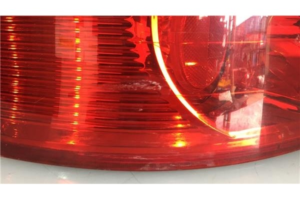 Recambio de piloto trasero izquierdo para kia carens (rs) 2.0 crdi referencia OEM IAM K2JB51160A  