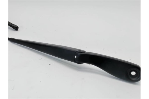 Recambio de brazo limpiaparabrisas delantero derecho para volvo c30 2.0 d referencia OEM IAM 31253997  