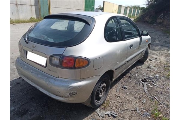 daewoo lanos del año 2000