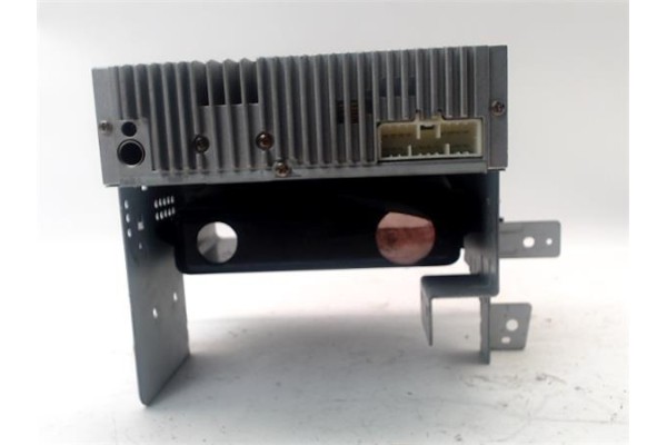 Recambio de radio / cd para ssangyong actyon 2.0 200 xdi referencia OEM IAM 8910009101HCH MCD6000CE2 