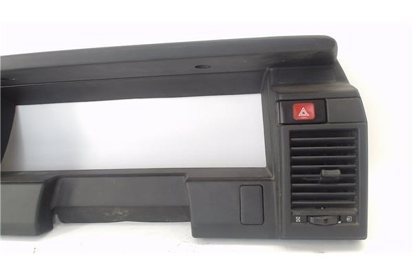 Recambio de consola para nissan sunny berlina (n13) 1.6 slx referencia OEM IAM 6824094M01  