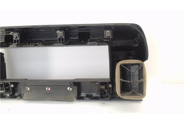 Recambio de consola para nissan sunny berlina (n13) 1.6 slx referencia OEM IAM 6824094M01  
