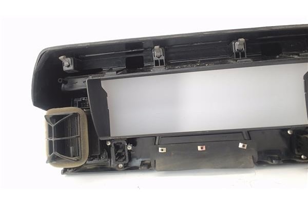 Recambio de consola para nissan sunny berlina (n13) 1.6 slx referencia OEM IAM 6824094M01  