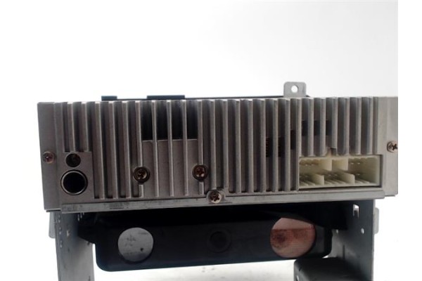 Recambio de radio / cd para ssangyong actyon 2.0 200 xdi referencia OEM IAM 8910009101HCH MCD6000CE2 