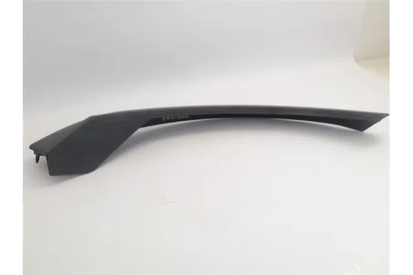 Recambio de guarnecido pase rueda izquierda para land rover range rover sport 2.7 v6 td s referencia OEM IAM CLB500061 CLB500051