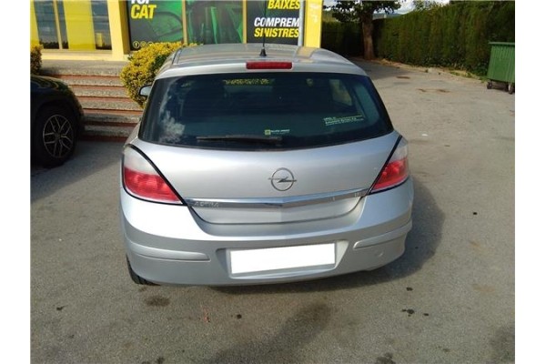 opel astra h berlina del año 2005