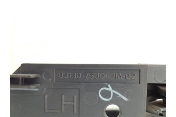 Recambio de manilla int. puerta trasero izquierda para suzuki alto (amf310) 1.0 referencia OEM IAM 8313075JO  