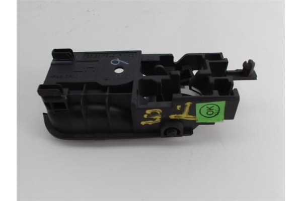 Recambio de manilla int. puerta trasero izquierda para suzuki alto (amf310) 1.0 referencia OEM IAM 8313075JO  