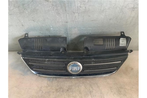 Recambio de rejilla capo para fiat idea (135) 1.4 16v referencia OEM IAM 735357980  