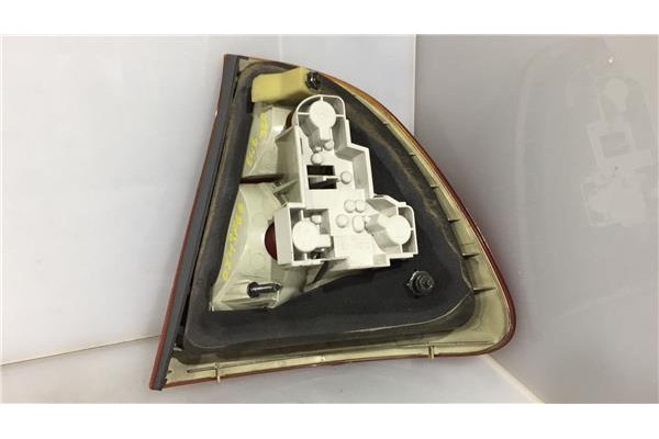 Recambio de piloto trasero izquierdo para bmw serie 3 touring (e46) 2.0 320d referencia OEM IAM 63216905627 28670102 