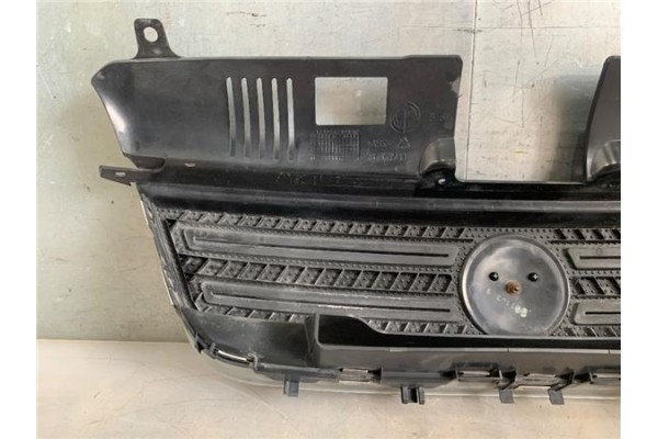 Recambio de rejilla capo para fiat idea (135) 1.4 16v referencia OEM IAM 735357980  