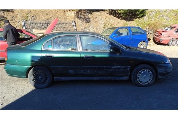mitsubishi carisma berlina 5 (da0) del año 1998
