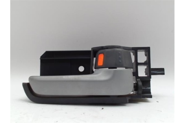 Recambio de manilla int. puerta delantero derecha para suzuki alto (amf310) 1.0 referencia OEM IAM 8311075JO  
