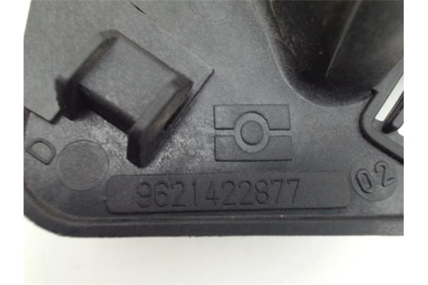 Recambio de manilla int. puerta delantero derecha para citroen berlingo 1.4 i (mfkfx) referencia OEM IAM 9621422877  
