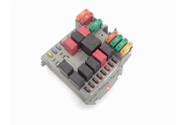 Recambio de caja fusibles/rele para fiat bravo (182) 1.2 16v 80 trofeo referencia OEM IAM 51775686  