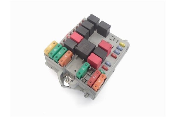Recambio de caja fusibles/rele para fiat bravo (182) 1.2 16v 80 trofeo referencia OEM IAM 51775686  