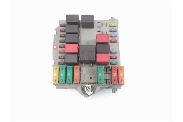 Recambio de caja fusibles/rele para fiat bravo (182) 1.2 16v 80 trofeo referencia OEM IAM 51775686  
