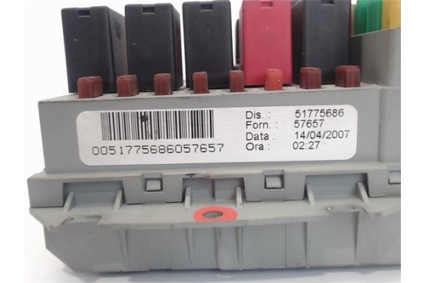 Recambio de caja fusibles/rele para fiat bravo (182) 1.2 16v 80 trofeo referencia OEM IAM 51775686  