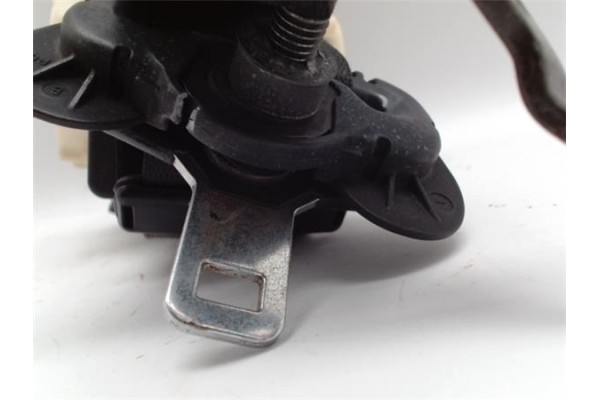 Recambio de cinturon seguridad delantero derecho para bmw serie 1 berlina (e81/e87) 2.0 118d referencia OEM IAM 33052212  