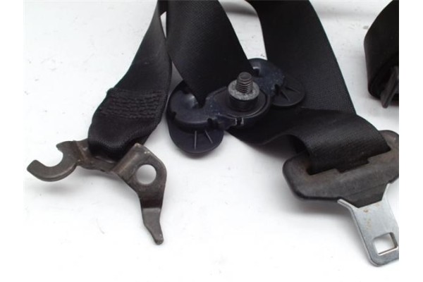 Recambio de cinturon seguridad delantero derecho para bmw serie 1 berlina (e81/e87) 2.0 118d referencia OEM IAM 33052212  