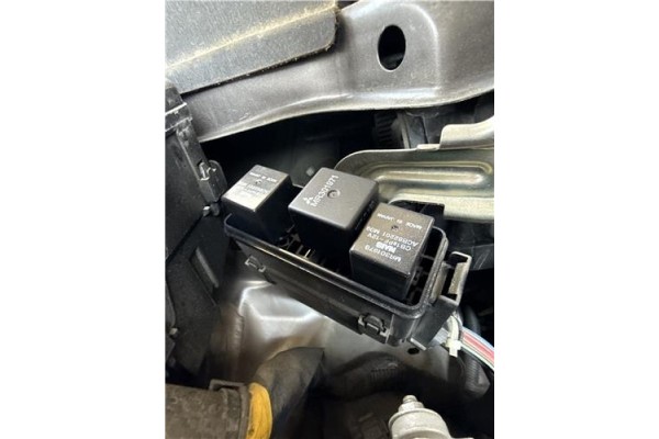 Recambio de caja fusibles/rele para mitsubishi outlander (gf0/gg0) 2.0 phev kaiteki 4wd (gg2w) referencia OEM IAM 8565A286  