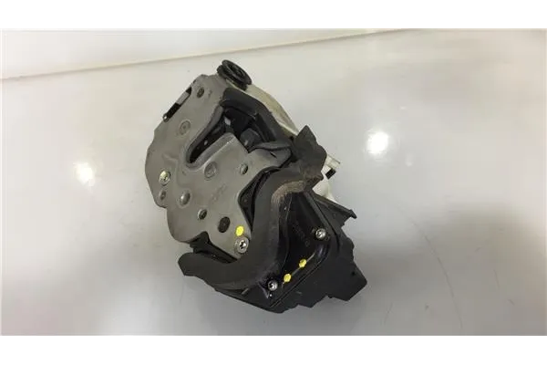 Recambio de cierre electromagnetico trasero derecho para opel insignia berlina 2.0 cdti referencia OEM IAM 13579566  