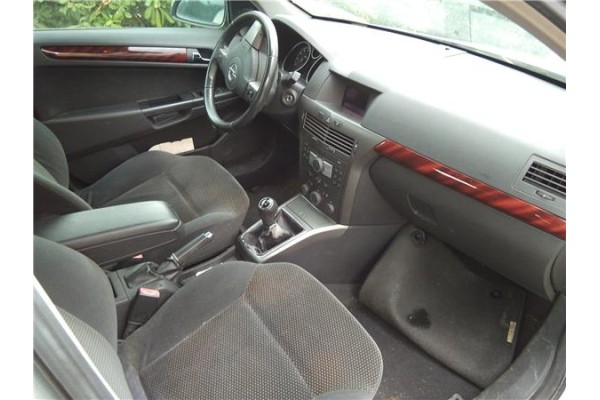 opel astra h berlina del año 2005