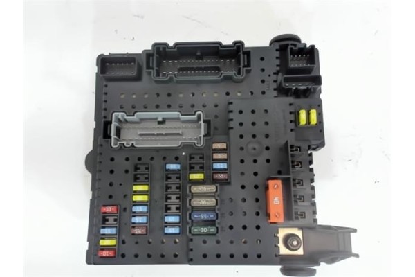 Recambio de caja fusibles/rele para volvo v70 familiar 2.4 (103kw) referencia OEM IAM 8676391 12217799 