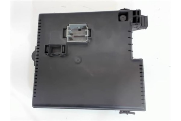 Recambio de caja fusibles/rele para volvo v70 familiar 2.4 (103kw) referencia OEM IAM 8676391 12217799 