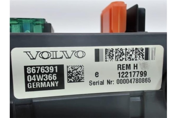 Recambio de caja fusibles/rele para volvo v70 familiar 2.4 (103kw) referencia OEM IAM 8676391 12217799 