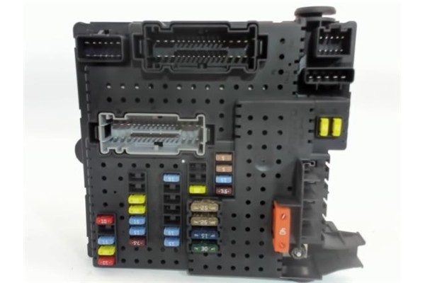 Recambio de caja fusibles/rele para volvo v70 familiar 2.4 (103kw) referencia OEM IAM 8676391 12217799 