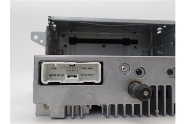 Recambio de radio / cd para mazda premacy (cp) 2.0 td referencia OEM IAM RT9424G  