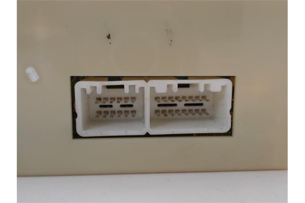 Recambio de mandos climatizador para mazda premacy (cp) 2.0 td referencia OEM IAM CB82D  