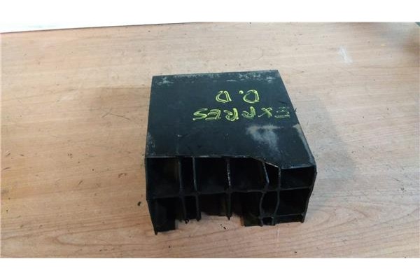 Recambio de refuerzo paragolpes derecho para renault rapid /express (f40) 1.4 gtl kombi referencia OEM IAM 7700760700  