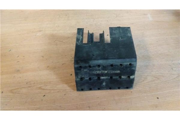 Recambio de refuerzo paragolpes derecho para renault rapid /express (f40) 1.4 gtl kombi referencia OEM IAM 7700760700  