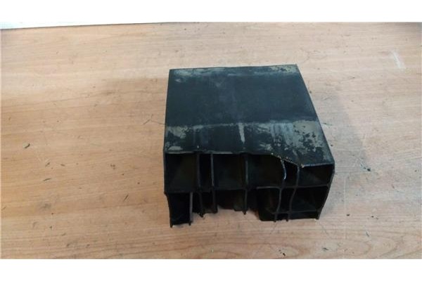 Recambio de refuerzo paragolpes derecho para renault rapid /express (f40) 1.9 d p55 pick-up referencia OEM IAM 7700760700  